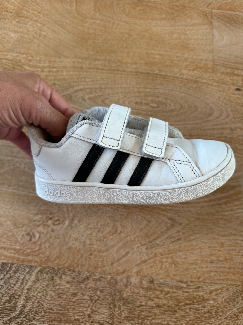 Little Boys Adidas gym shoes - Picture 3 of 5